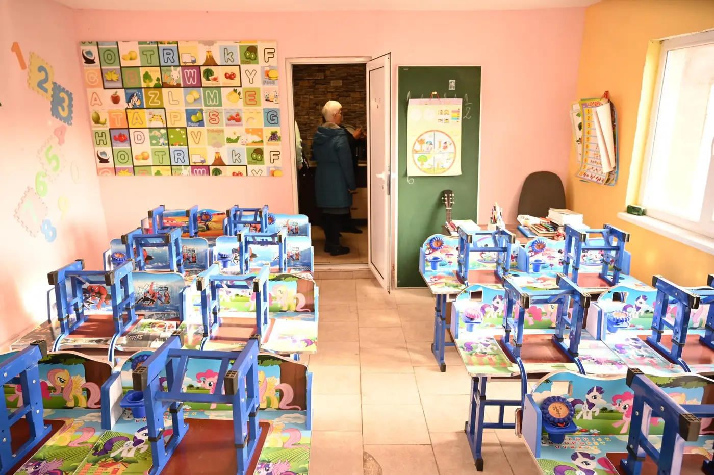 Shoebox Delivery Team Link to Hope - Chirpan kindergarten
