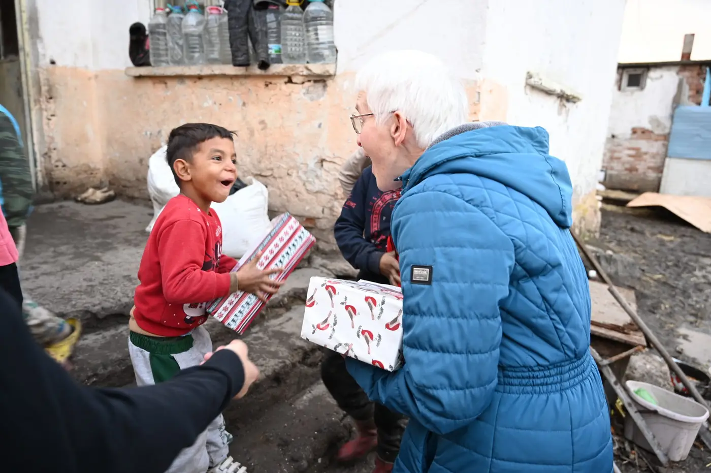 Shoebox Delivery Team - Link to Hope