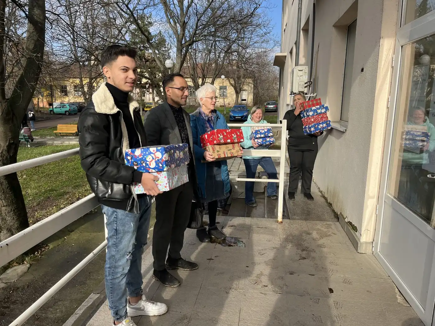 Shoebox Delivery Team - Link to Hope