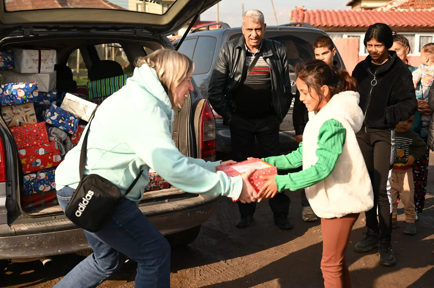Shoebox Delivery Team - Link to Hope